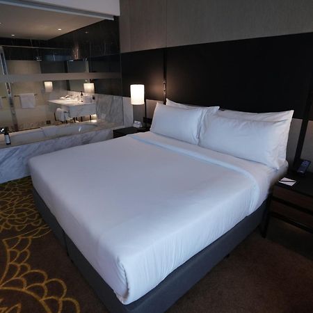 Hilton Bengaluru Embassy Manyata Business Park Hotel Buitenkant foto