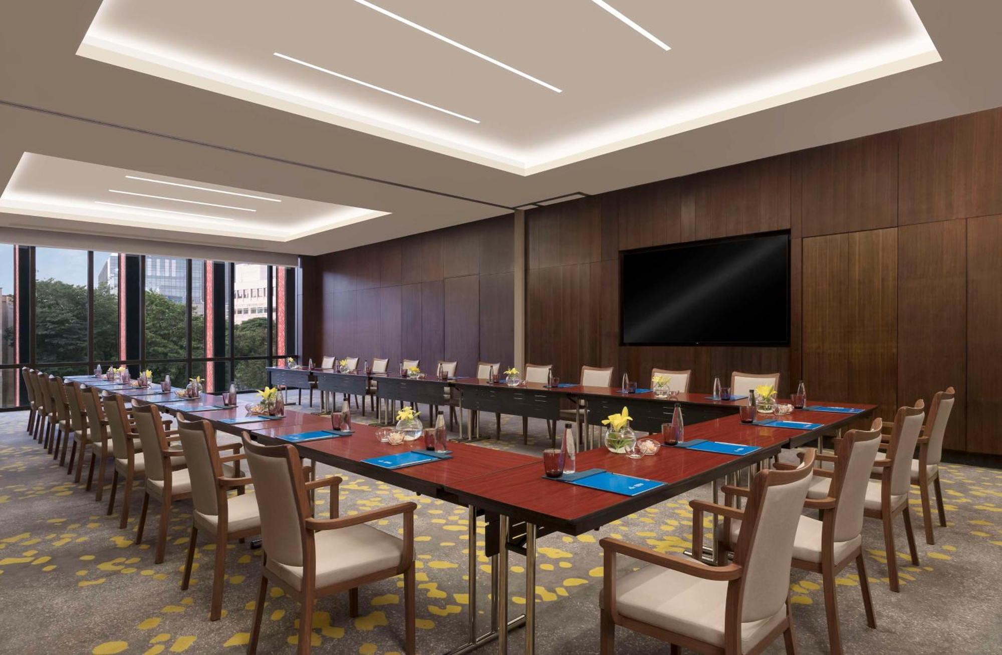 Hilton Bengaluru Embassy Manyata Business Park Hotel Buitenkant foto