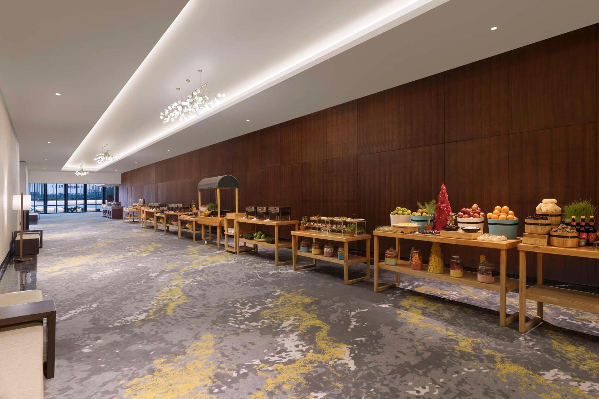 Hilton Bengaluru Embassy Manyata Business Park Hotel Buitenkant foto