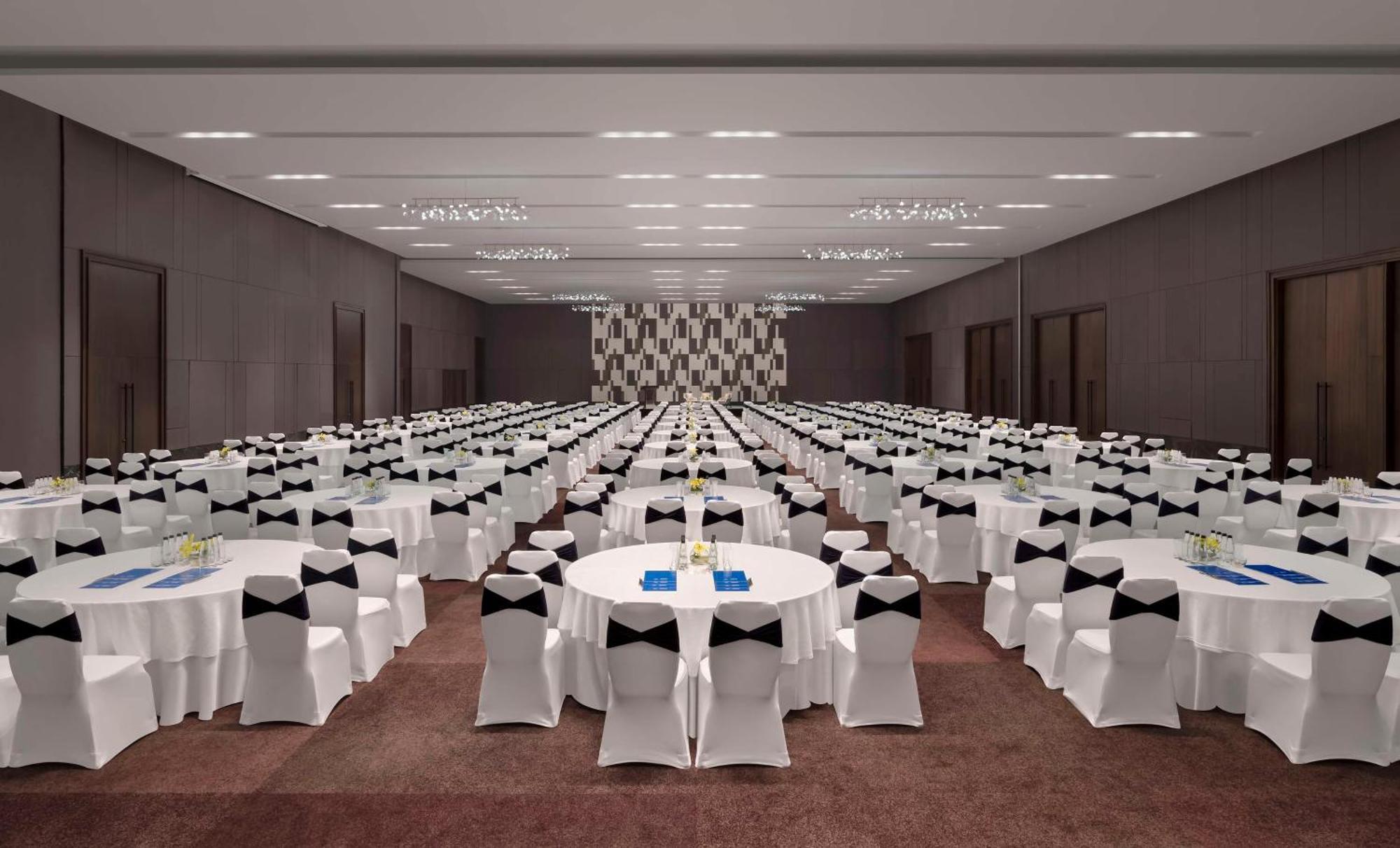 Hilton Bengaluru Embassy Manyata Business Park Hotel Buitenkant foto
