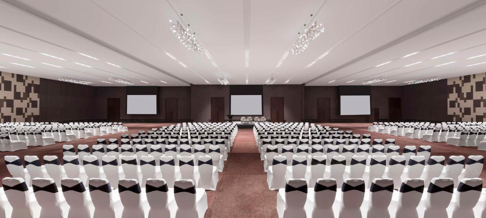 Hilton Bengaluru Embassy Manyata Business Park Hotel Buitenkant foto