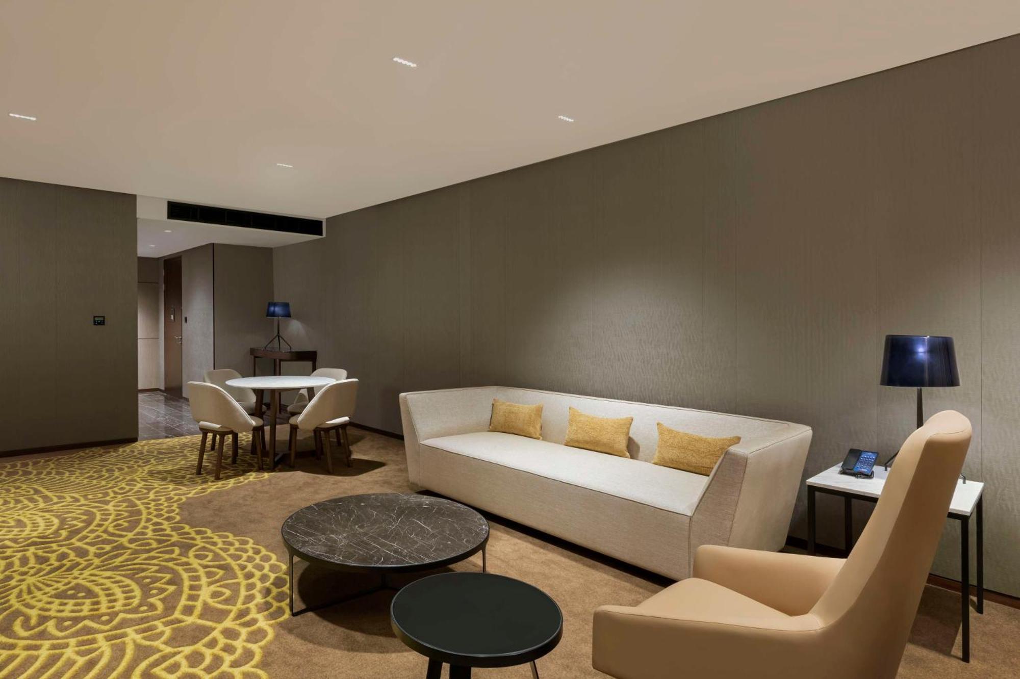 Hilton Bengaluru Embassy Manyata Business Park Hotel Buitenkant foto