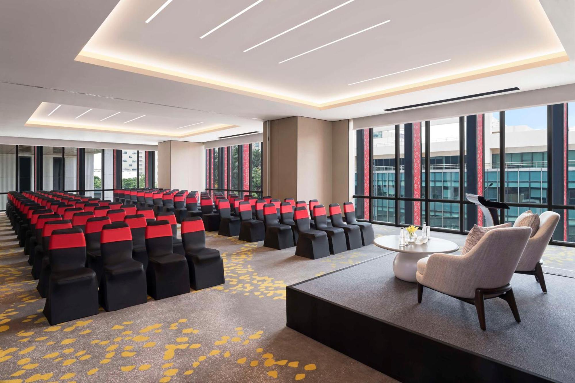 Hilton Bengaluru Embassy Manyata Business Park Hotel Buitenkant foto