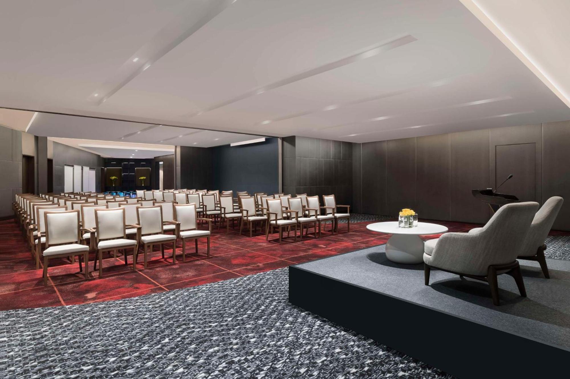 Hilton Bengaluru Embassy Manyata Business Park Hotel Buitenkant foto