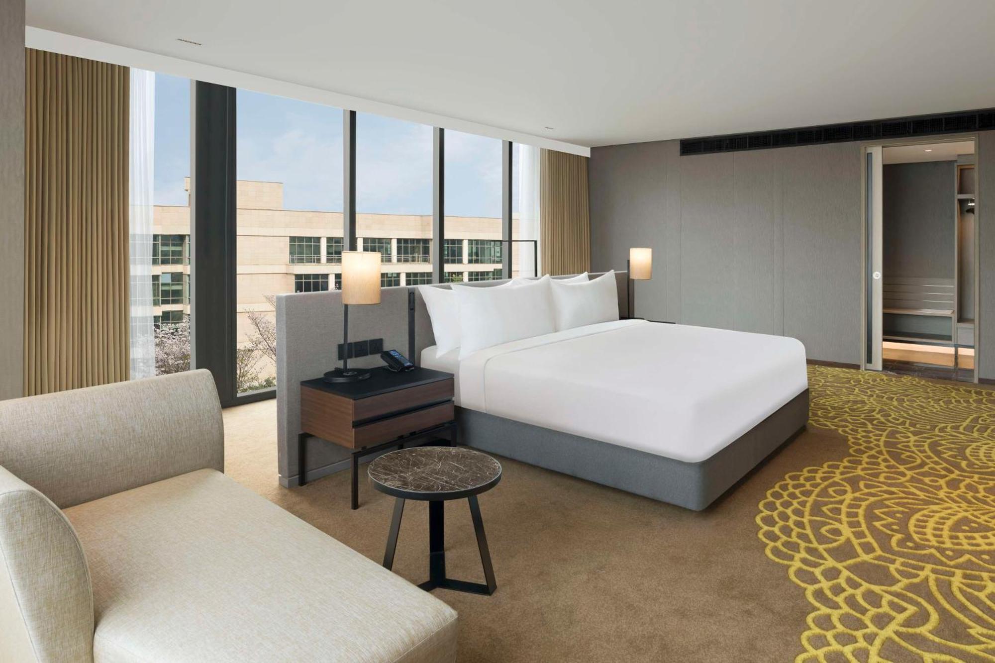 Hilton Bengaluru Embassy Manyata Business Park Hotel Buitenkant foto