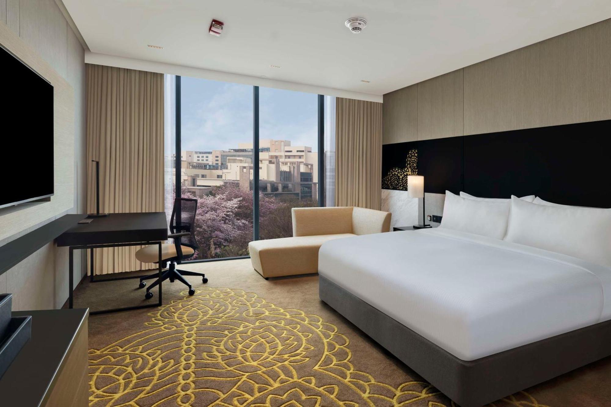 Hilton Bengaluru Embassy Manyata Business Park Hotel Buitenkant foto