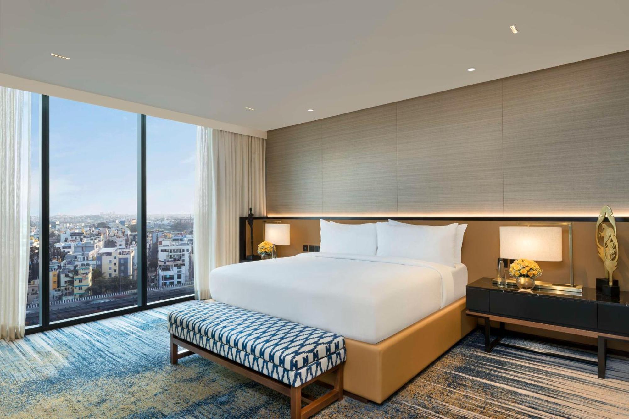 Hilton Bengaluru Embassy Manyata Business Park Hotel Buitenkant foto