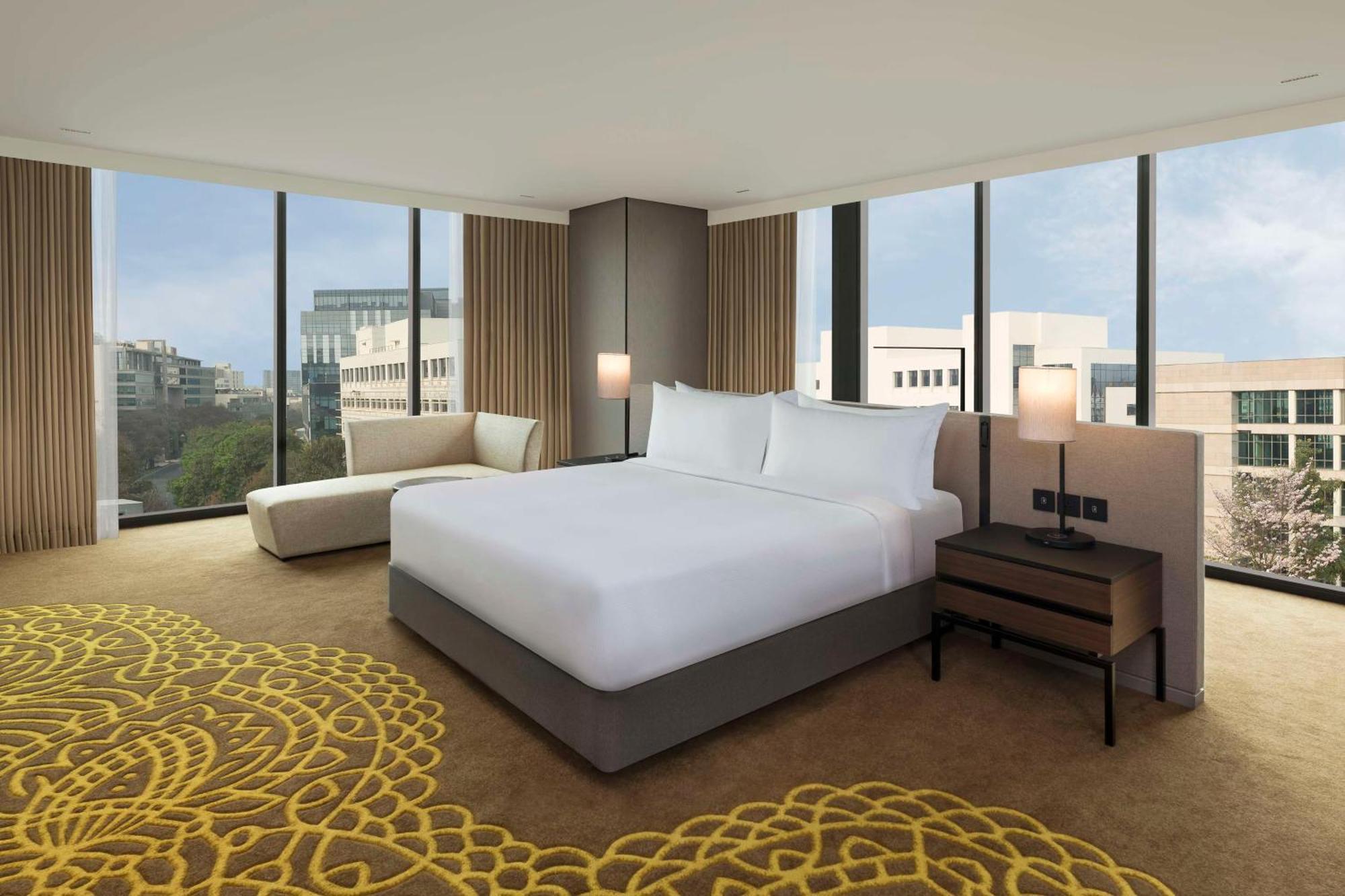 Hilton Bengaluru Embassy Manyata Business Park Hotel Buitenkant foto