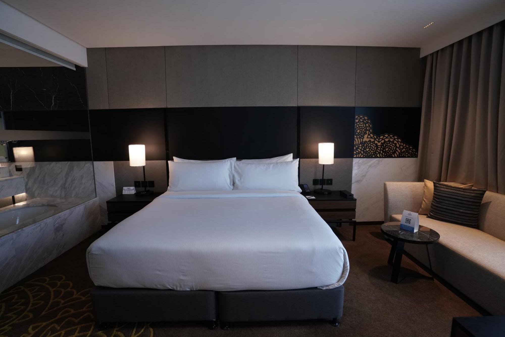 Hilton Bengaluru Embassy Manyata Business Park Hotel Buitenkant foto